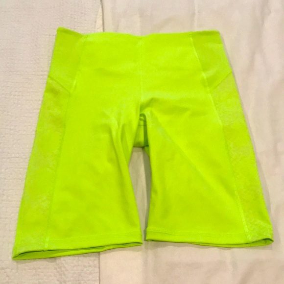 Athleta Stay Fly 9” Short - Picture 2 of 6